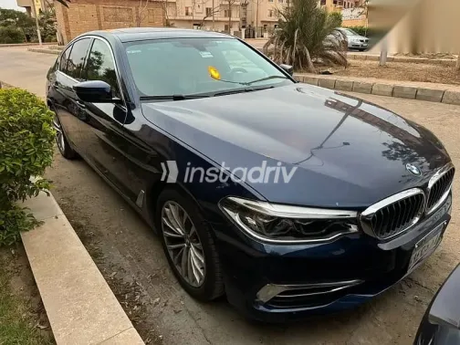 بي ام دبليو 520 2019 أزرق غامق مستعملة للبيع - 3