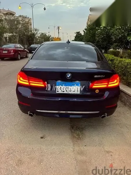 بي ام دبليو 520 2019 أزرق غامق مستعملة للبيع - 5