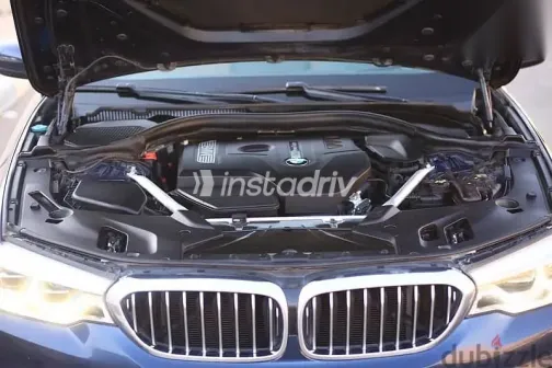 بي ام دبليو 520 2019 أزرق غامق مستعملة للبيع - 6