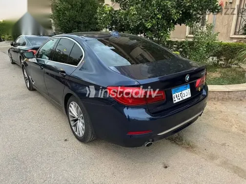 بي ام دبليو 520 2019 أزرق غامق مستعملة للبيع - 7