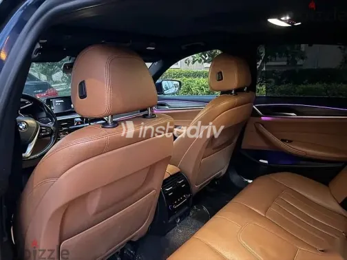 بي ام دبليو 520 2019 أزرق غامق مستعملة للبيع - 9