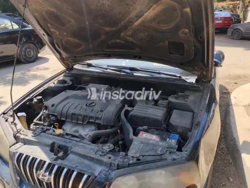 هيونداي إلنترا 2006 أزرق غامق مستعملة للبيع - 2