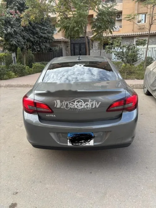 Opel Astra 2018 White Used for Sale - 1