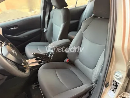 تويوتا كورولا 2020 ذهبي مستعملة للبيع - 5