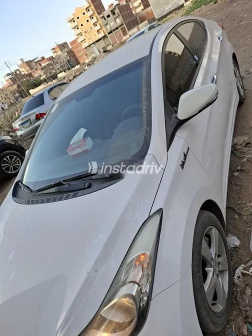 هيونداي افانتي 2012 أبيض مستعملة للبيع - 1