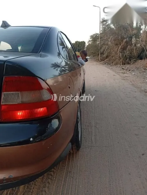 اوبل فيكترا 1998 أسود مستعملة للبيع - 2