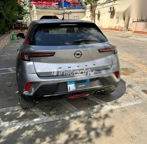 اوبل موكا 2024 فضي مستعملة للبيع - 3