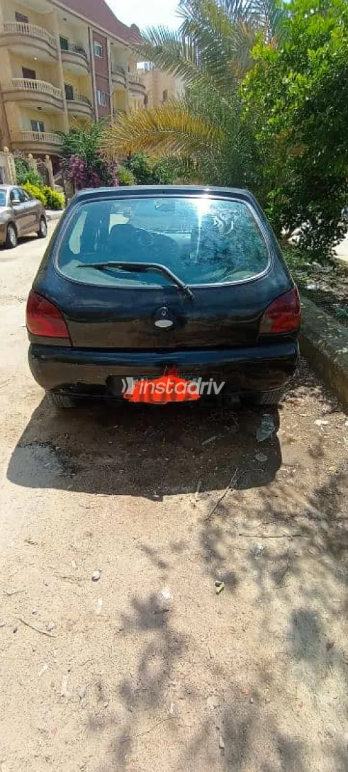 فورد فيستا 2000 أسود مستعملة للبيع - 2