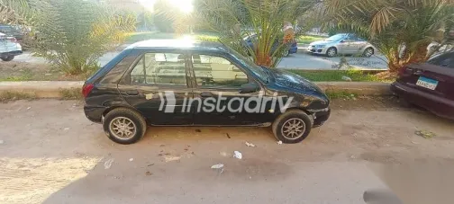 فورد فيستا 2000 أسود مستعملة للبيع - 4