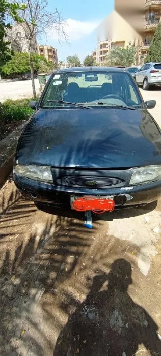 فورد فيستا 2000 أسود مستعملة للبيع