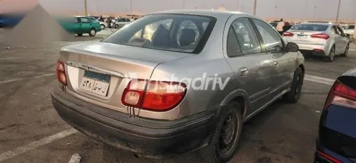 نيسان صنى 2003 فضي مستعملة للبيع - 4