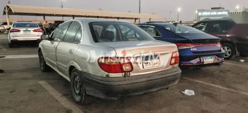 نيسان صنى 2003 فضي مستعملة للبيع - 5