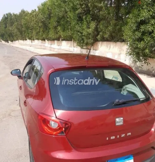 سيات ابيزا 2015 أحمر مستعملة للبيع - 3