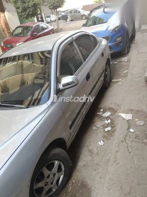 هيونداي افانتي 2000 فضي مستعملة للبيع - 2