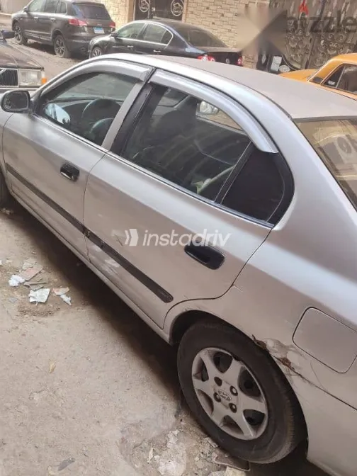 هيونداي افانتي 2000 فضي مستعملة للبيع - 3