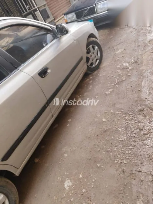 هيونداي افانتي 2000 فضي مستعملة للبيع - 7