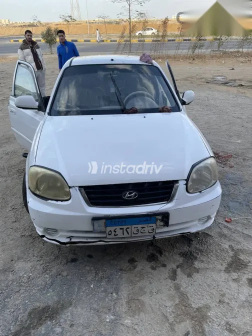 Hyundai Verna 2015 White Used for Sale - 3