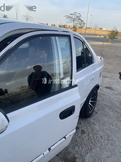 Hyundai Verna 2015 White Used for Sale - 7