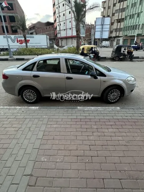 فيات لينيا 2009 فضي مستعملة للبيع - 2