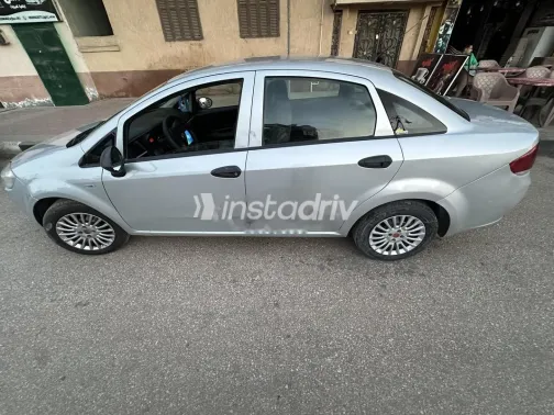 فيات لينيا 2009 فضي مستعملة للبيع - 3