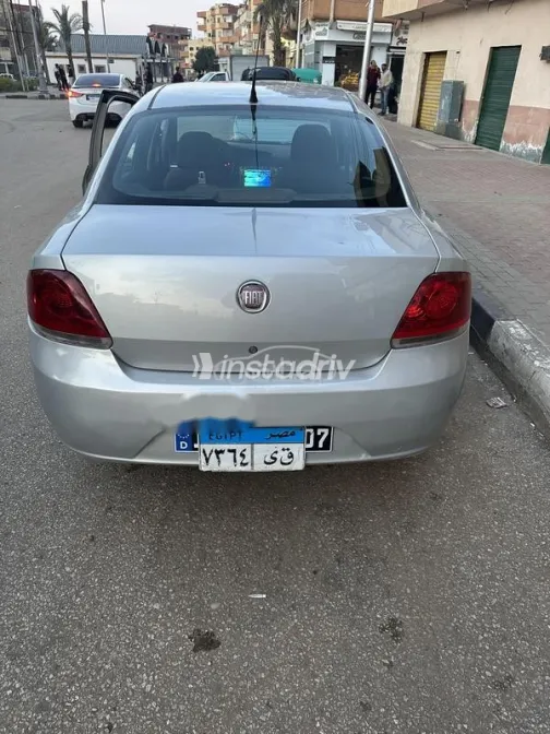 فيات لينيا 2009 فضي مستعملة للبيع - 4