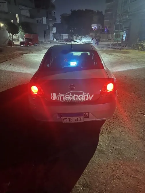 فيات لينيا 2009 فضي مستعملة للبيع - 6