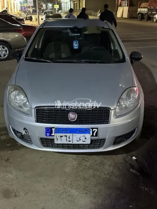فيات لينيا 2009 فضي مستعملة للبيع - 7
