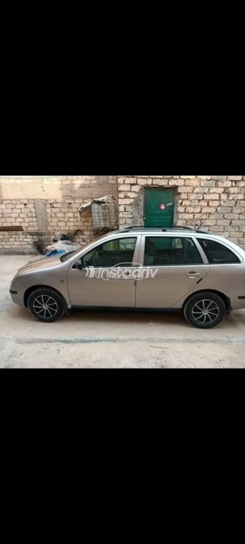 سكودا فابيا 2007 ذهبي مستعملة للبيع - 3