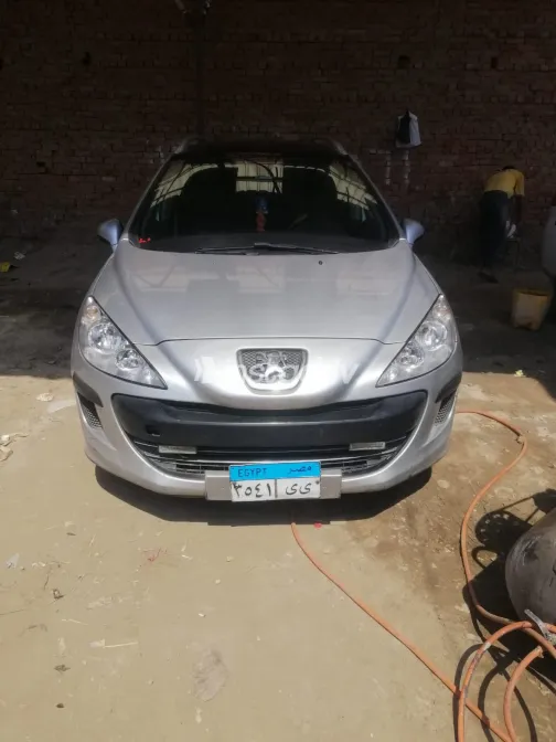 بيجو 308 2011 أبيض مستعملة للبيع - 2