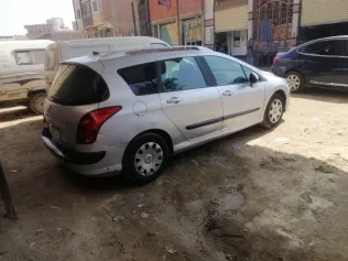 بيجو 308 2011 أبيض مستعملة للبيع