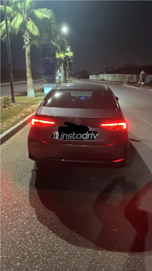 تويوتا كورولا 2024 أبيض مستعملة للبيع - 1