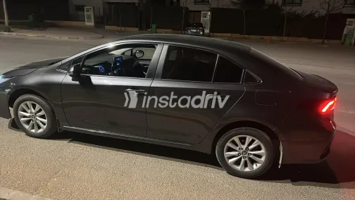 تويوتا كورولا 2024 أبيض مستعملة للبيع - 4