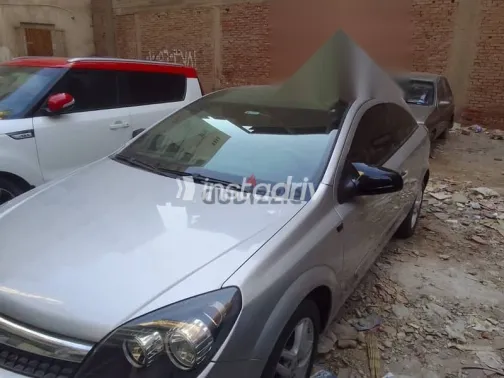 اوبل أسترا 2008 فضي مستعملة للبيع - 3