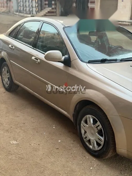 شيفروليه أوبترا 2009 ذهبي مستعملة للبيع - 2