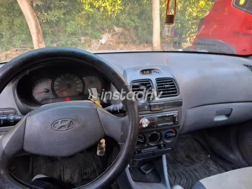 هيونداي فيرنا 2010 فضي مستعملة للبيع - 3