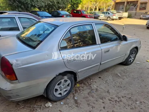 هيونداي فيرنا 2010 فضي مستعملة للبيع - 5