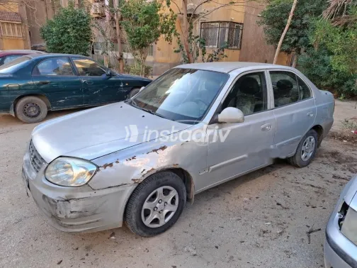 هيونداي فيرنا 2010 فضي مستعملة للبيع - 8