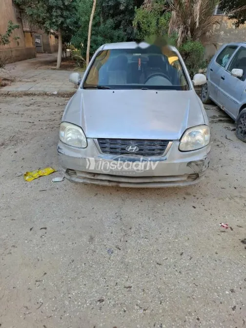 هيونداي فيرنا 2010 فضي مستعملة للبيع - 10