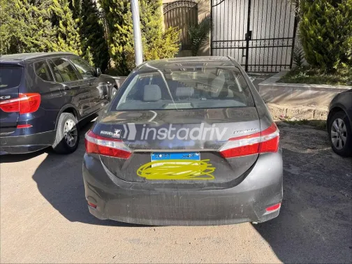 تويوتا كورولا 2019 أبيض مستعملة للبيع - 2