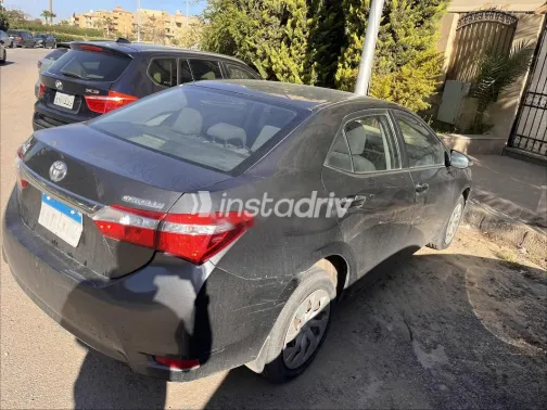 تويوتا كورولا 2019 أبيض مستعملة للبيع - 4