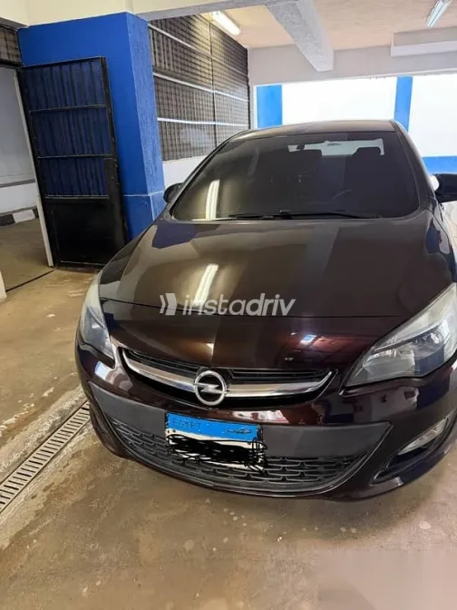 اوبل أسترا 2018 بني مستعملة للبيع - 1