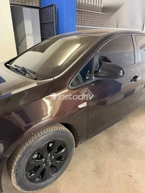 اوبل أسترا 2018 بني مستعملة للبيع - 3