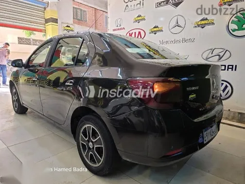 Renault Logan 2015 Black Used for Sale - 3