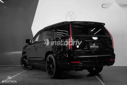 كاديلاك إسكاليد v 2025 أسود جديدة للبيع - 3