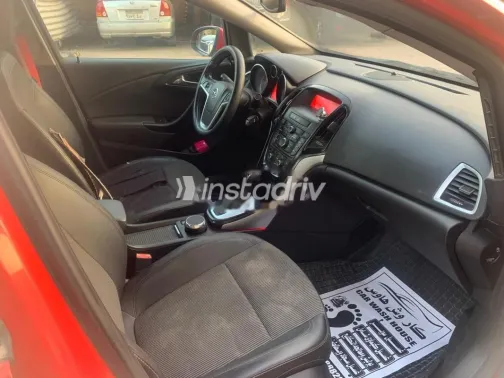 اوبل أسترا 2015 أحمر مستعملة للبيع - 3