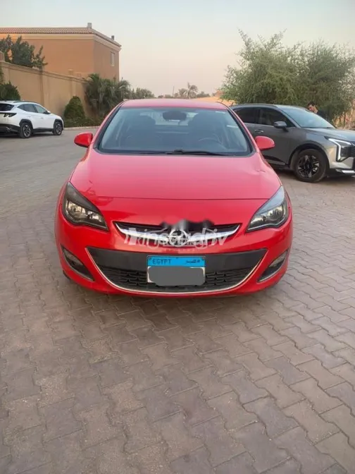 اوبل أسترا 2015 أحمر مستعملة للبيع - 5