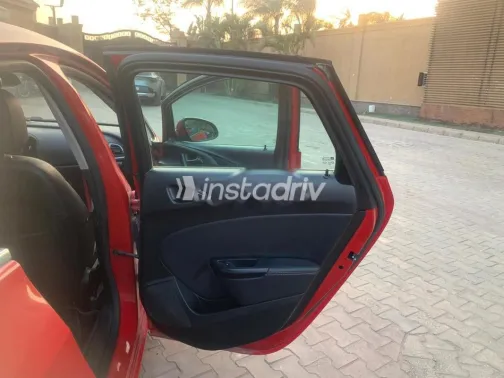 اوبل أسترا 2015 أحمر مستعملة للبيع - 9