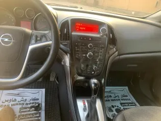 اوبل أسترا 2015 أحمر مستعملة للبيع