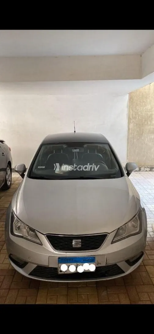 سيات ابيزا 2015 فضي مستعملة للبيع - 1