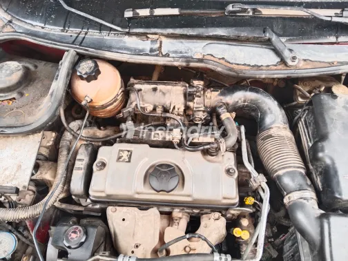 بيجو 206 2002 أبيض مستعملة للبيع - 2